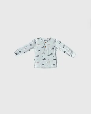 Sneakers Henley Shirt